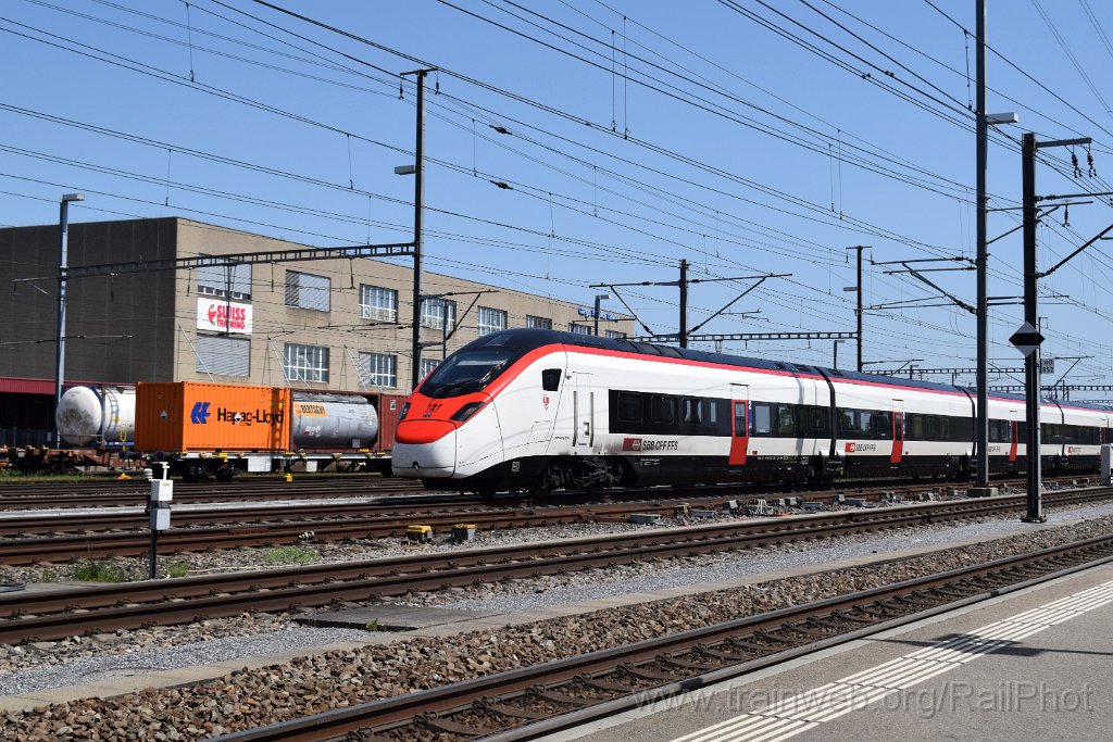 9693-0048-020525.jpg - SBB-CFF RABe 501.006 "Obwalden" / Aarau (Torfeld) 2.5.2025