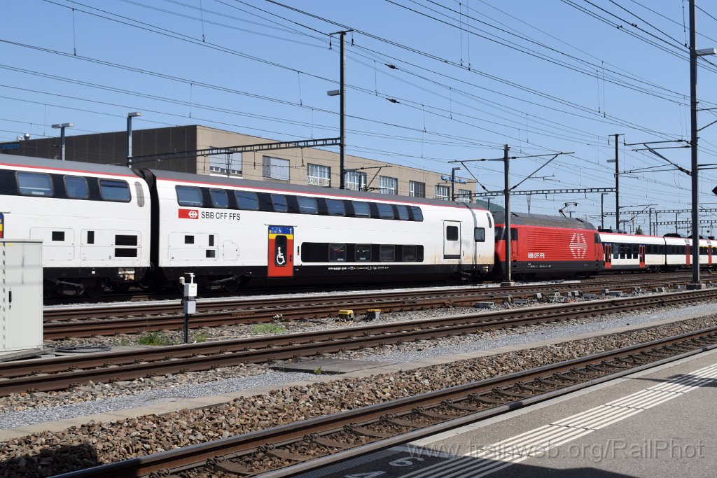 9694-0011-020525.jpg - SBB-CFF Re 460.104-3 "Toggenburg" / Aarau (Torfeld) 2.5.2025