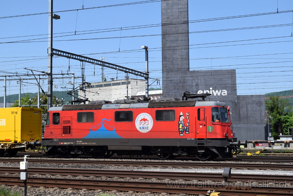 9695-0037-020525.jpg - SBB-CFF Re 420.294-1 "100 ans Cirque Knie" / Aarau (Torfeld) 2.5.2025