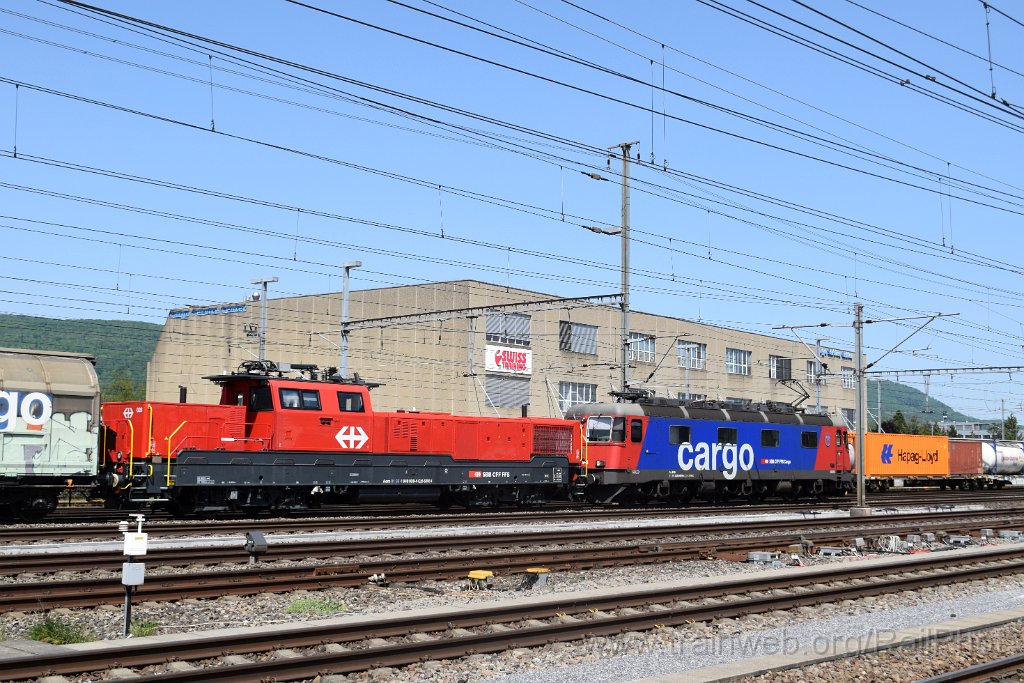 9704-0027-020525.jpg - SBB-CFF Re 620.079-4 "Cadenazzo" + Aem 940.028-4 / Aarau (Torfeld) 2.5.2025