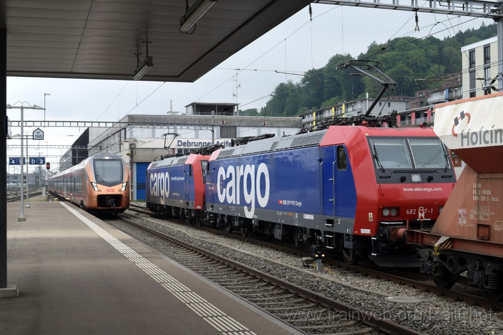 9713-0028-090525.jpg - SBB-CFF Re 482.023-9 "fährt für SBB Cargo International" + Re 482.017-1 + SOB RABe 526.118-5 / St.Gallen-Haggen 9.5.2025