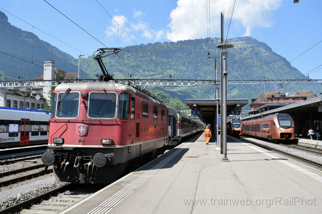 9719-0004-100525.jpg - SBB-CFF Re 4/4" 11197 + SOB RABe 526.204-3 + RABe 526.213 / Arth-Goldau 10.5.2025