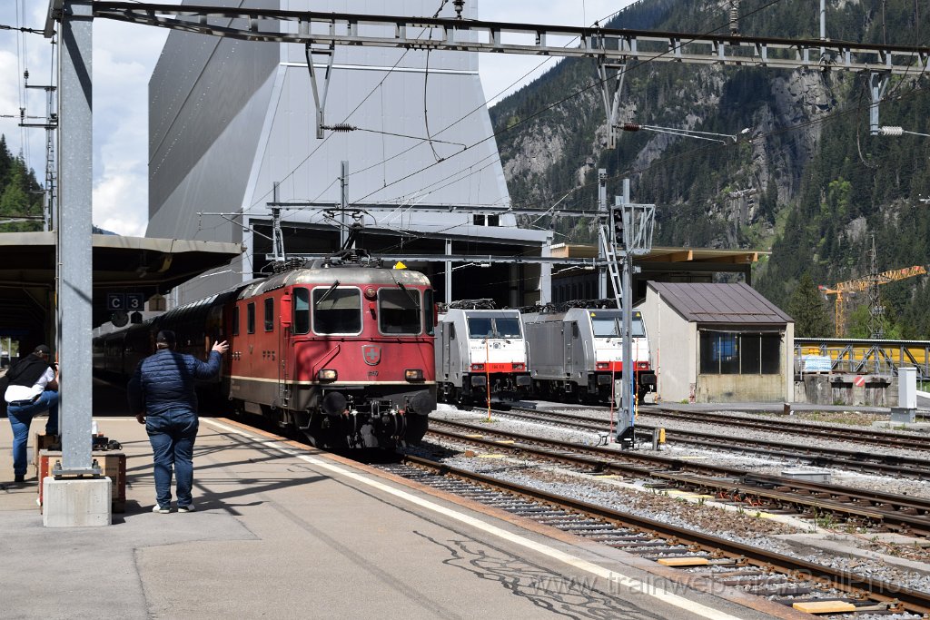 9723-0032-100525.jpg - SBB-CFF Re 4/4" 11197 + RailPool 186.110-3 + 186.497 / Göschenen 10.5.2025