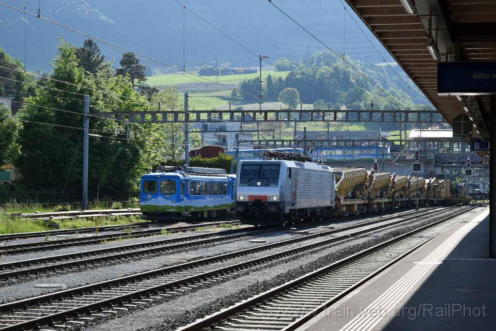 9739-0045-140525.jpg - ARB BDhe 2/4 11 "Migros" + Akiem ES 64 F4-082 / Arth-Goldau 14.5.2025