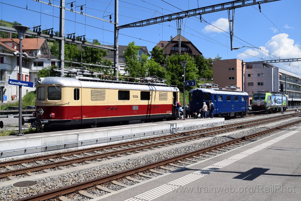 9755-0047-180525.jpg - TEE-Classics Re 4/4' 10034 + CLRA Re 4/4' 10009 + BLS Re 475.435-4 / Konolfingen 18.5.2025