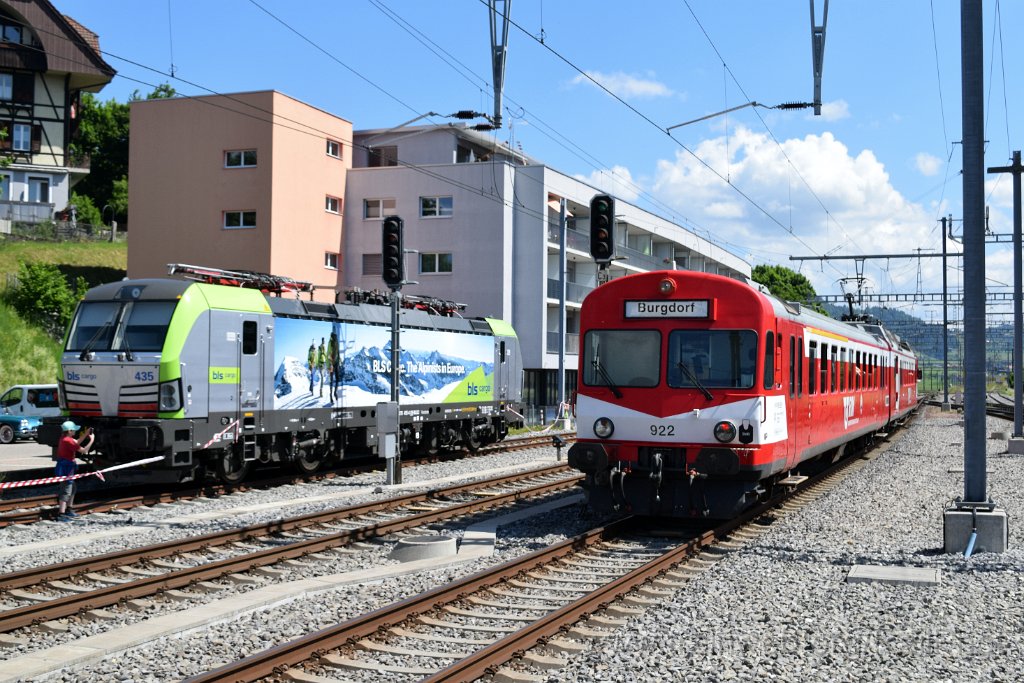 9756-0023-180525.jpg - VPM Bt 922 + BLS Re 475.435-4 / Konolfingen 18.5.2025