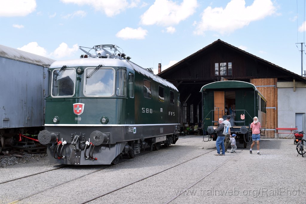 9758-0028-180525.jpg - EXCH Re 4/4" 11110 + AS 51 "Général Guisan" / Langnau im Emmental 18.5.2025