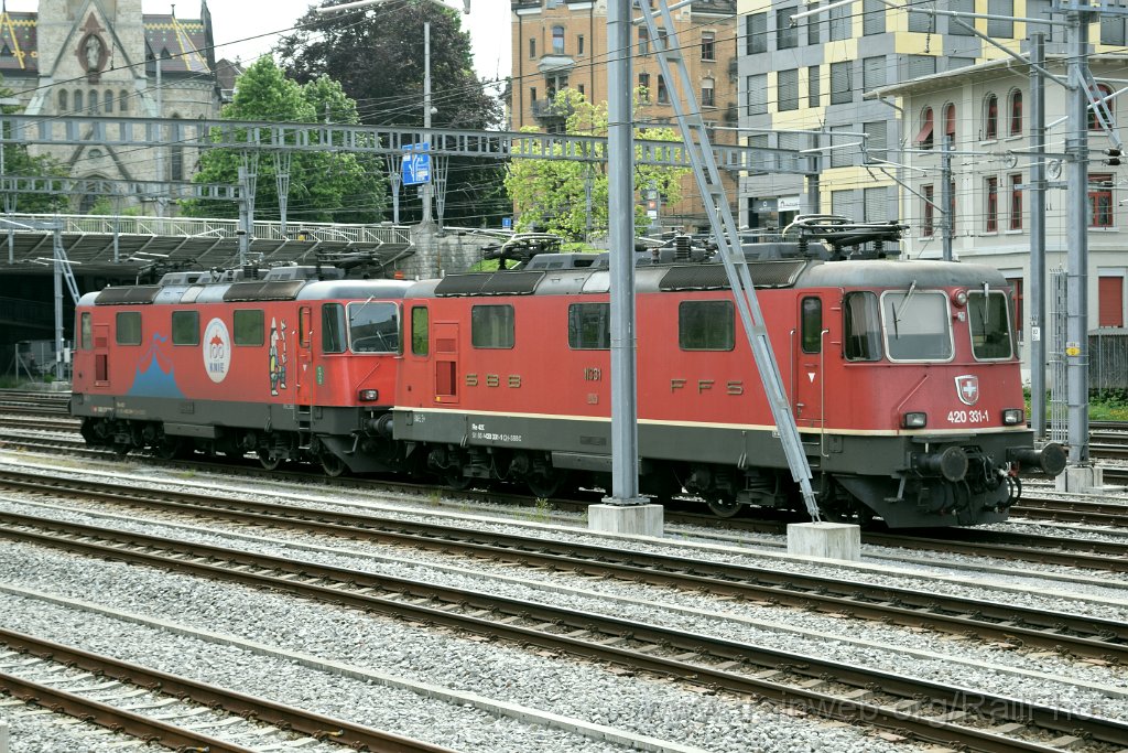 9767-0037-250525.jpg - SBB-CFF Re 4/4" 11331 + Re 420.294-1 "100 ans Cirque Knie" / St.Gallen HB 25.5.2025