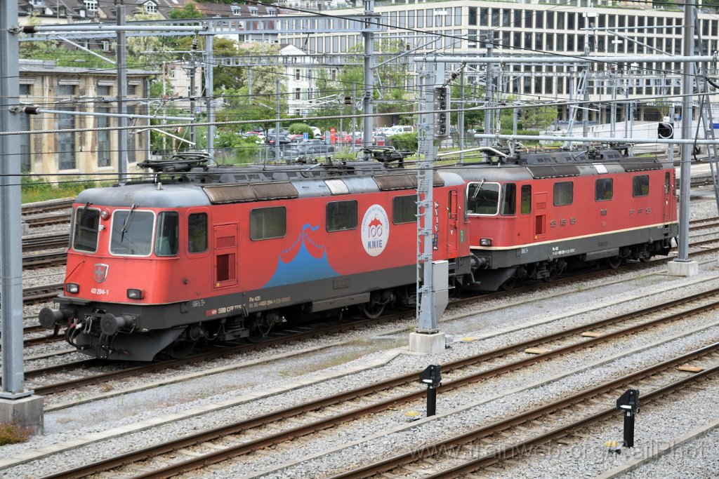 9768-0001-250525.jpg - SBB-CFF Re 420.294-1 "100 ans Cirque Knie" + Re 4/4" 11331 / St.Gallen HB 25.5.2025
