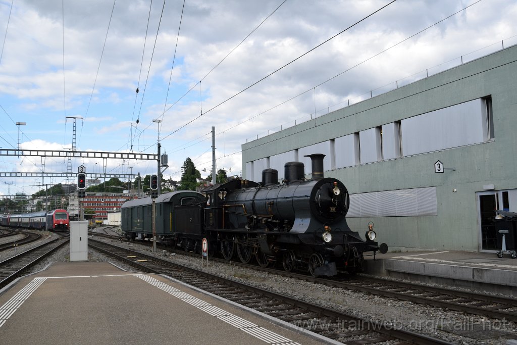 9777-0011-260525.jpg - SBB-CFF A 3/5 705 + D.014 / Schaffhausen 26.5.2025