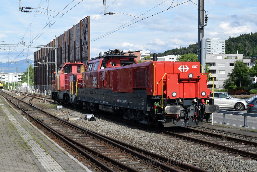 9790-0032-060625.jpg - SBB-CFF Aem 940.007-8 + Am 841.024-3 / Pfäffikon SZ 6.6.2025