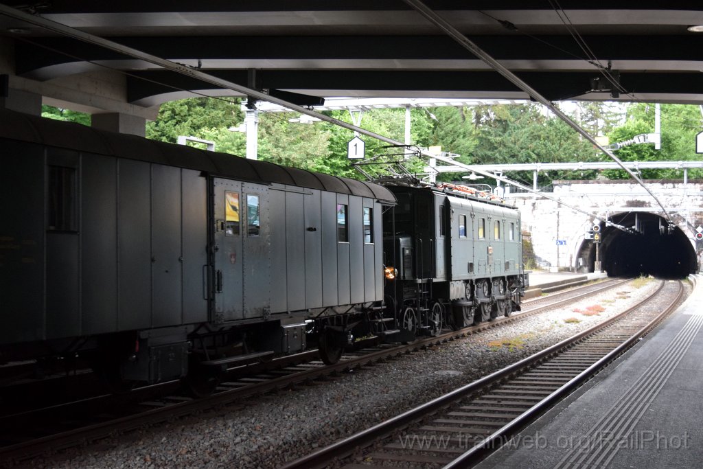 9794-0004-070625.jpg - SBB-CFF Ae 3/6' 10664 + F3 18275 / Zürich-Enge 7.6.2025