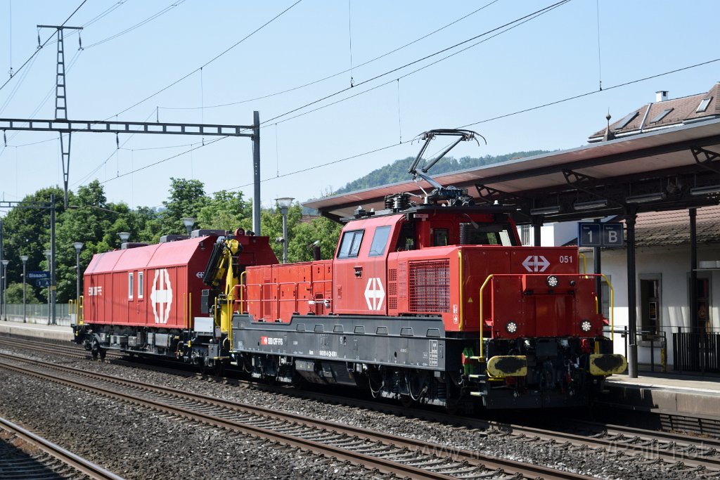 9834-0040-190625.jpg - SBB-CFF Aem 940.051-6 + XTmas 104 / Sissach 19.6.2025