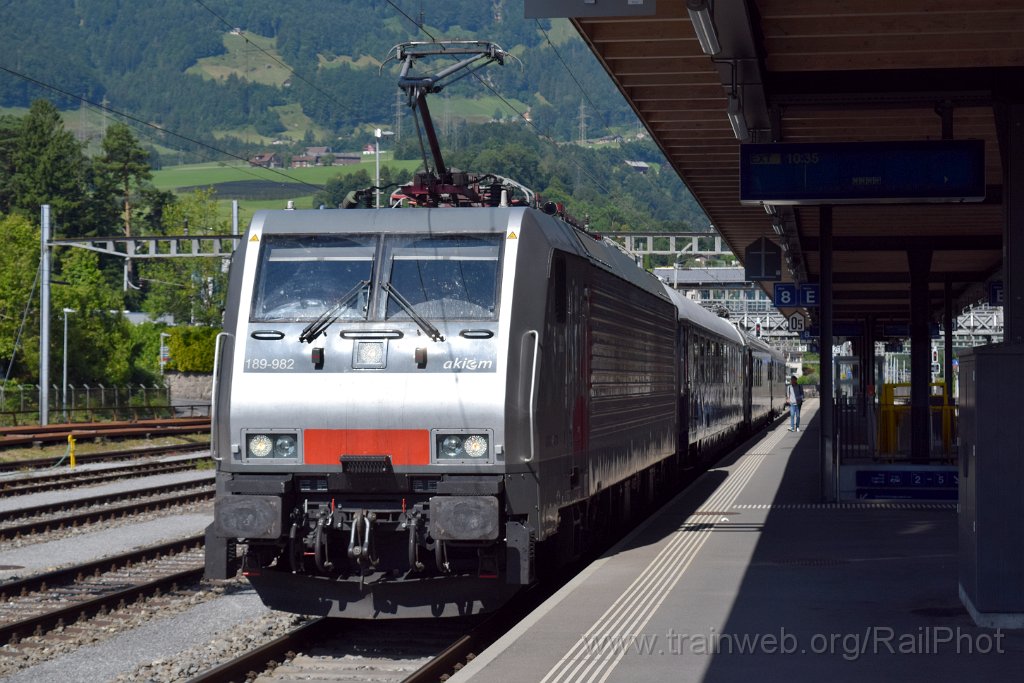 9879-0036-120725.jpg - Akiem ES 64 F4-082 / Arth-Goldau 12.7.2025