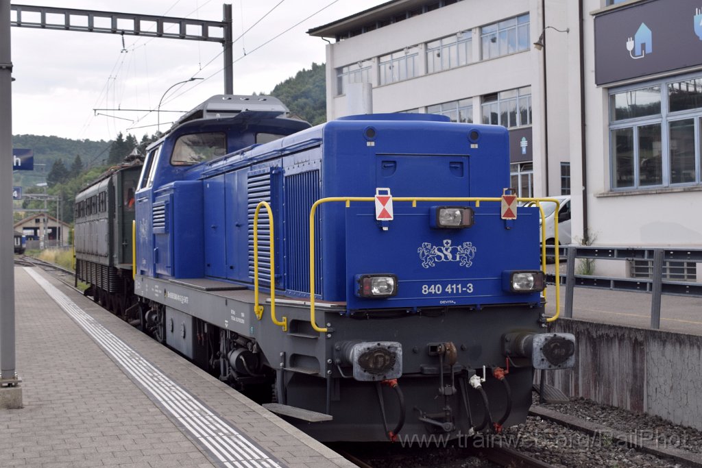 9895-0046-160725.jpg - Swisstrain Bm 840.411-3 "Eugen" + Ae 4/7 11010 / Sissach 16.7.2025