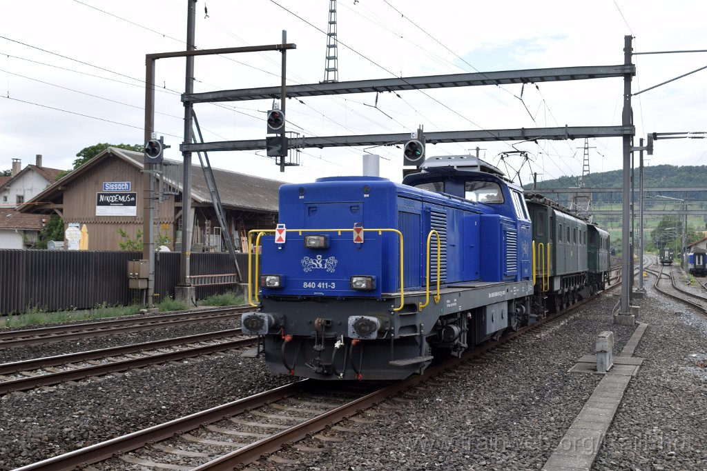 9898-0007-160725.jpg - Swisstrain Be 4/4 171 + Ae 4/7 11010 + Bm 840.411-3 "Eugen" / Sissach 16.7.2025