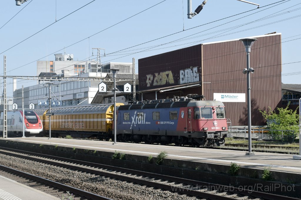 9943-0020-110825.jpg - SBB-CFF Re 620.088-5 "Linthal" + ICN RABe 500.042 "Steivan Brunies" / Killwangen-Spreitenbach 11.8.2025