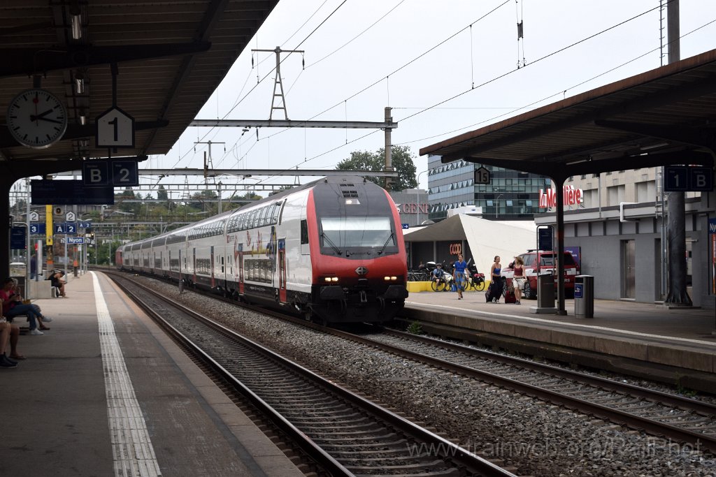 9950-0020-190825.jpg - SBB-CFF Bt 935 + Re 460.112-6 "Thurtal" / Nyon 19.8.2025