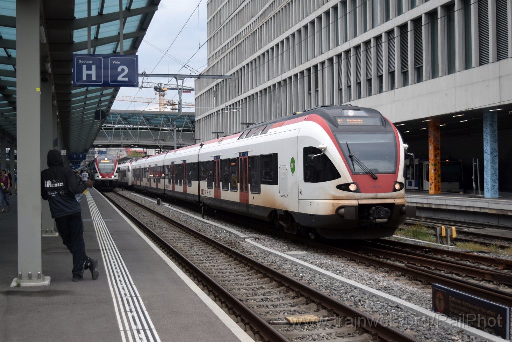 9952-0049-190825.jpg - SBB-CFF RABe 523.031 + RABe 511.107 / Renens 19.8.2025