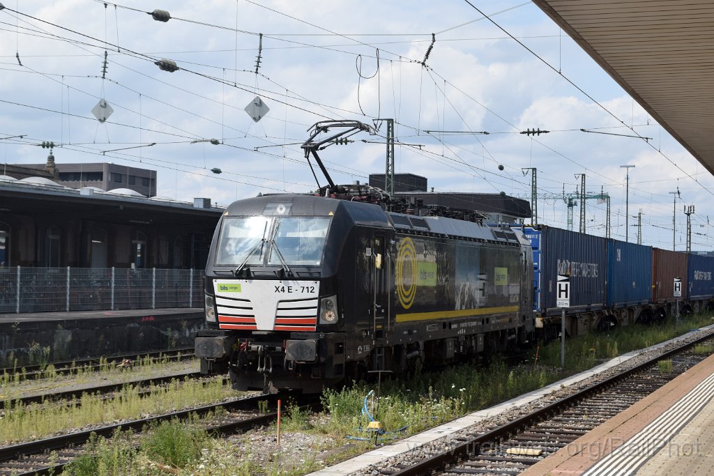 9958-0035-220825.jpg - Beacon X4E-712 / Basel Badische Bahnhof 22.8.2025
