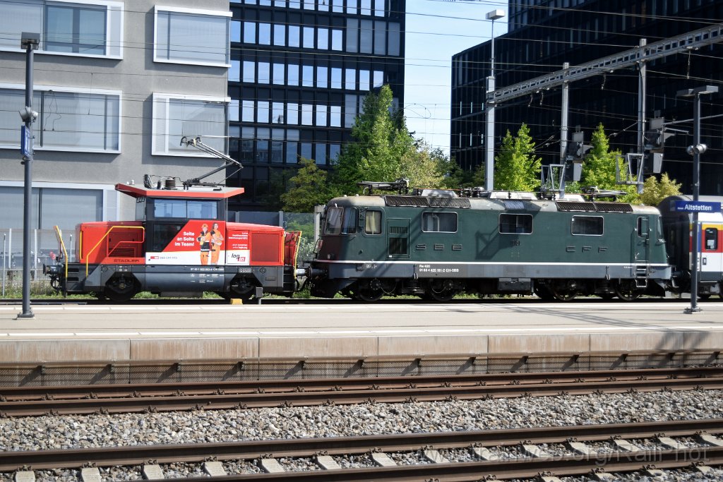 9973-0032-250825.jpg - SBB-CFF Ee 922.003-9 "Login" + Re 4/4" 11161 / Zürich-Altstetten 25.8.2025