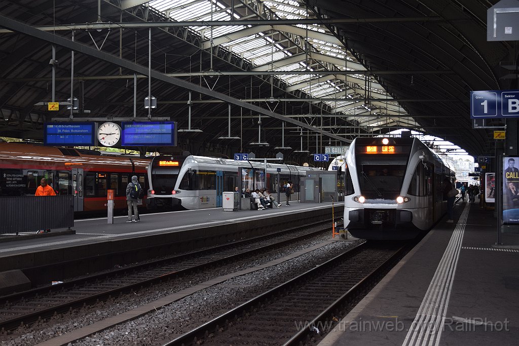 10013-0047-110925.jpg - Thurbo RABe 526.797-6 + RABe 526.793-5 / St.Gallen HB 11.9.2025