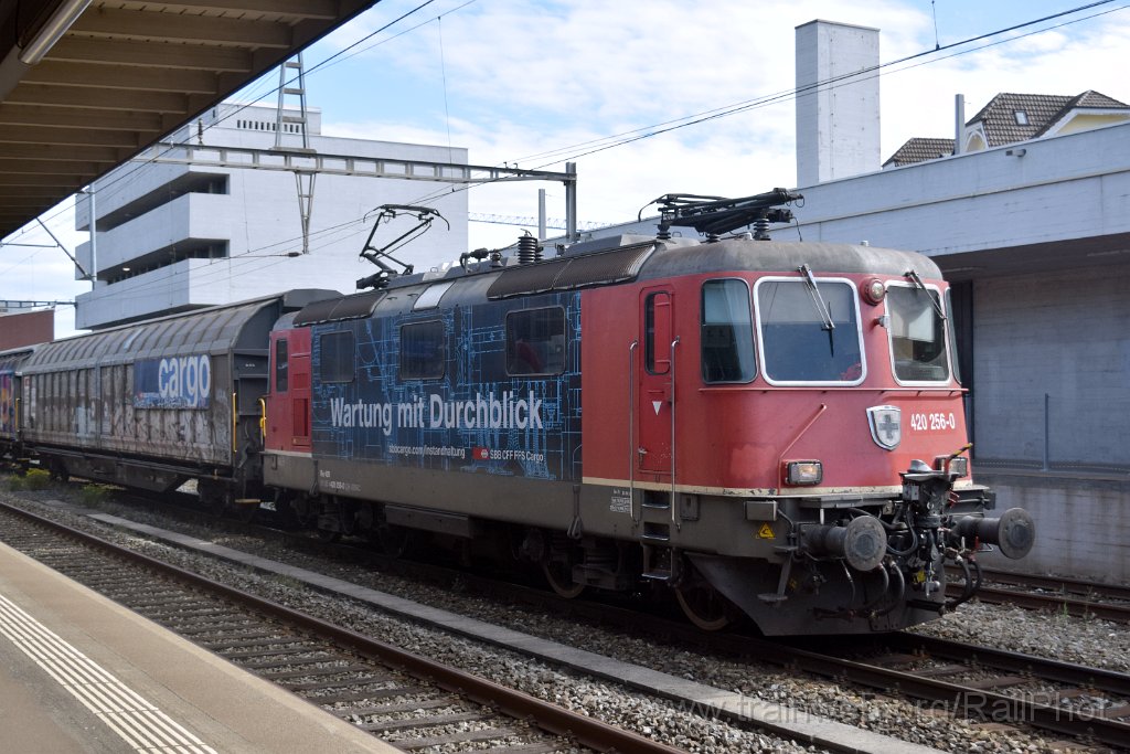 10023-0044-170925.jpg - SBB-CFF Re 420.256-0 "Wartung mit Durchblick" / Killwangen-Spreitenbach 17.9.2025