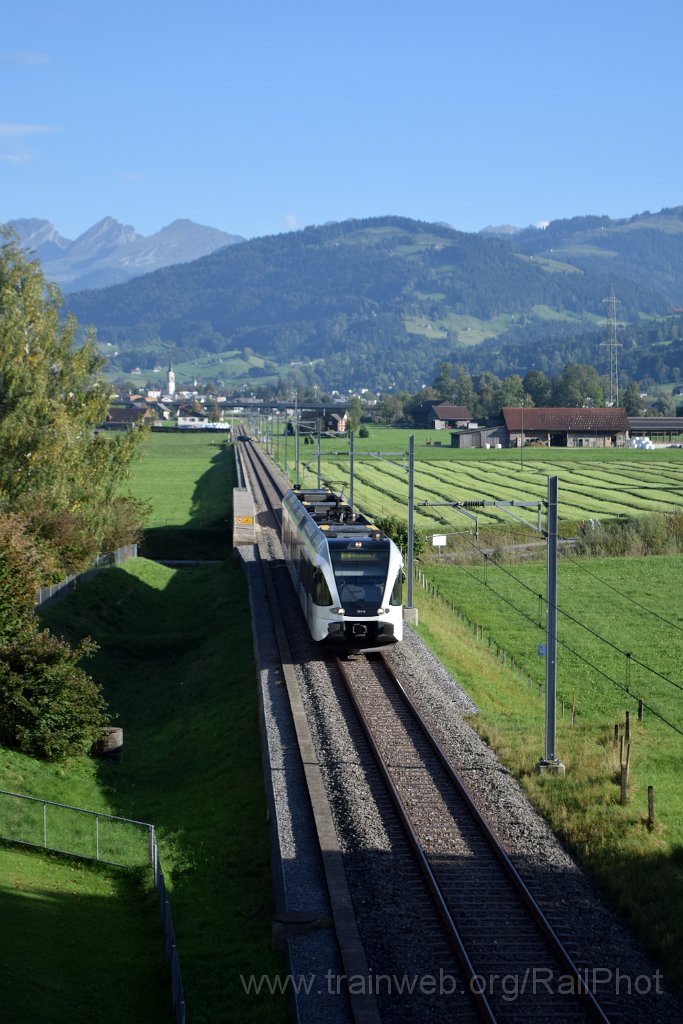 10037-0022-200925.jpg - Thurbo RABe 526.757-0 "St.Galler Rheintal" / Ulisbach 20.9.2025