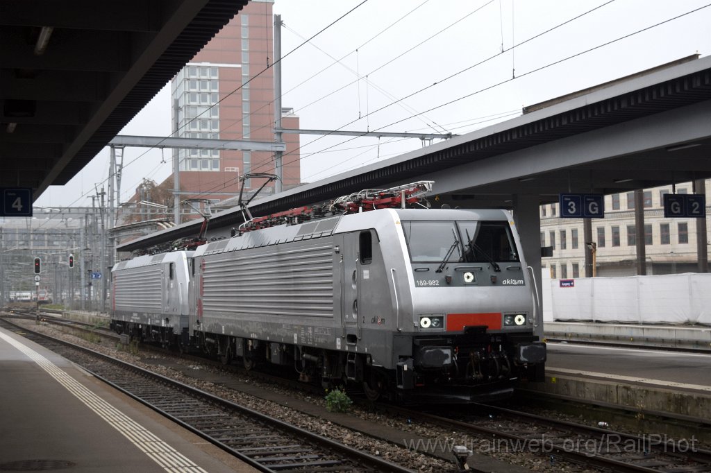 10038-0041-220925.jpg - Akiem ES 64 F4-082 + ES 64 F4-101 / Winterthur 22.9.2025