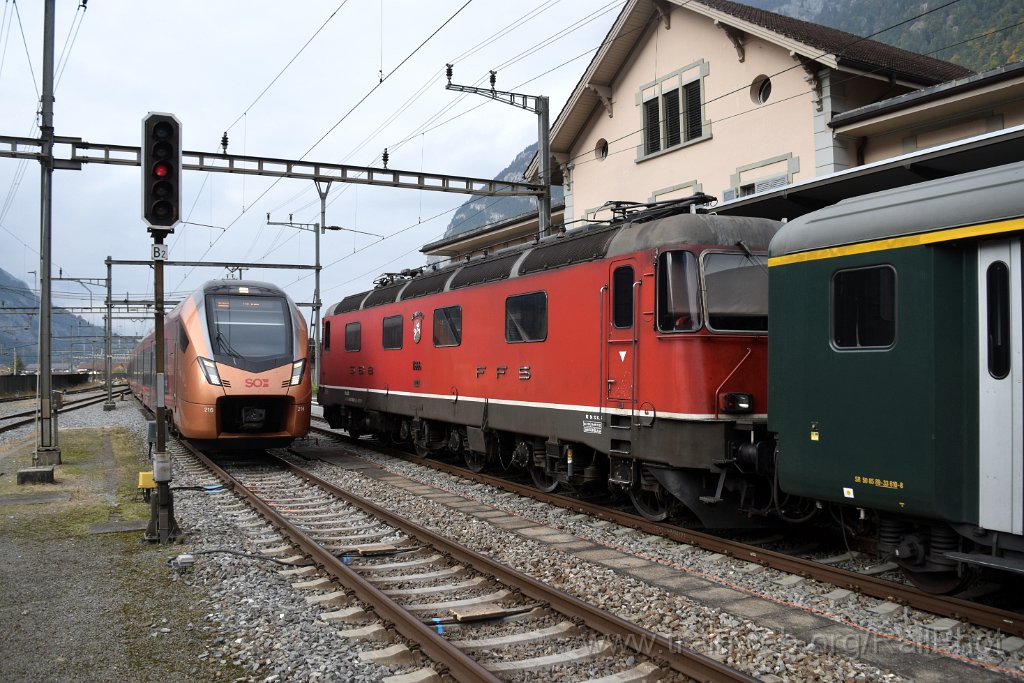 10074-0028-111025.jpg - SBB-CFF Re 6/6 11666 "Stein am Rhein" + SOB RABe 526.216-7 / Erstfeld 11.10.2025