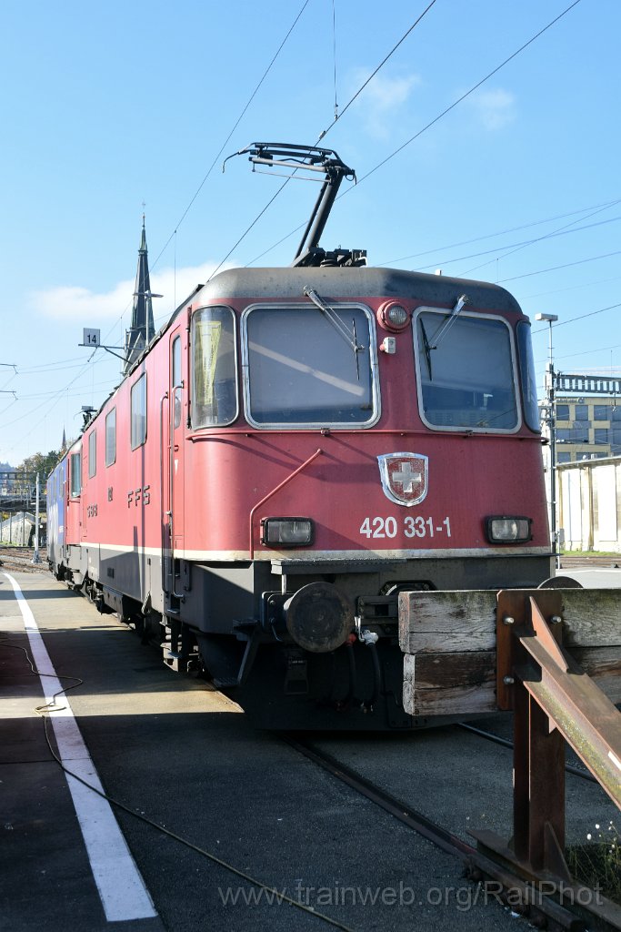 10076-0031-181025.jpg - SBB-CFF Re 4/4" 11331 + Re 420.270-1 / St.Gallen HB 18.10.2025