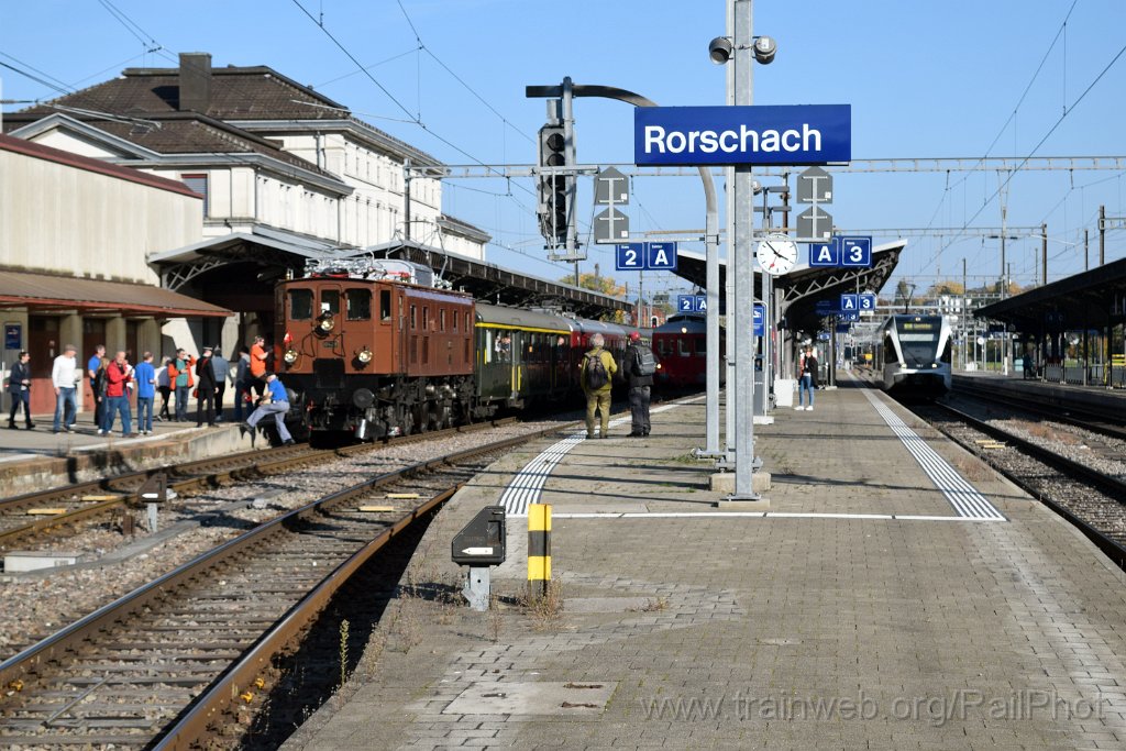 10080-0005-181025.jpg - SBB-CFF Ae 3/6" 10439 + Thurbo RABe 526.733-1 / Rorschach 18.10.2025
