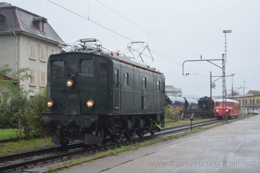 10092-0048-251025.jpg - SBB-CFF Ae 3/5 10217 + RAe 2/4 1001 / Olten 25.10.2025