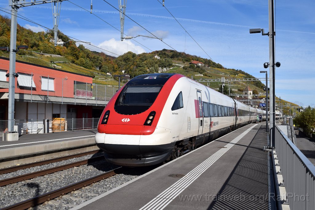 10098-0004-281025.jpg - SBB-CFF ICN RABe 500.017 "Willi Ritschard" / Twann 28.10.2025