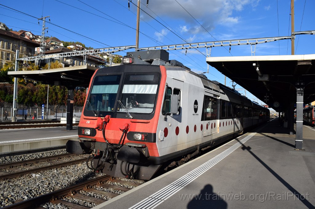 10102-0008-281025.jpg - TPF RBDe 560.238-8 / Neuchâtel 28.10.2025