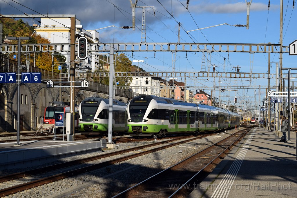 10103-0008-281025.jpg - TRN RABe 523.077 + RABe 527.331 / Neuchâtel 28.10.2025