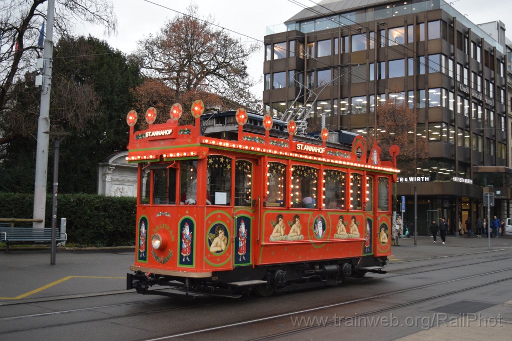 10132-0024-051225.jpg - VBZ Ce 2/2 1208 "Märlitram" / Bürkliplatz 5.12.2025