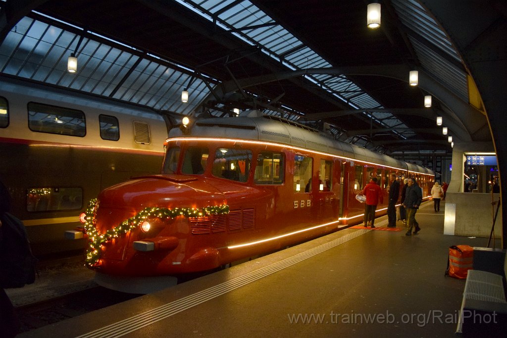 10136-0028-051225.jpg - SBB-CFF RAe 4/8 1021 / Zürich HB 5.12.2025