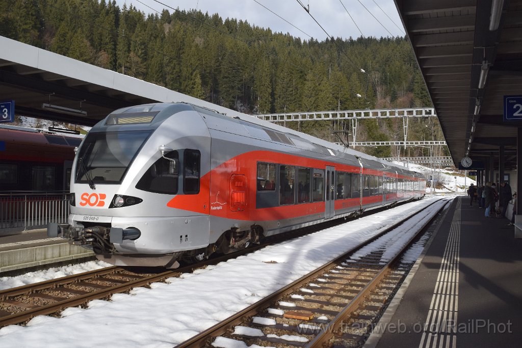 10137-0009-061225.jpg - SOB RABe 526.045-0 "Federispitz" / Biberbrugg 6.12.2025