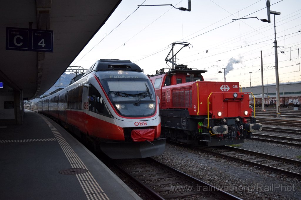 10143-0042-101225.jpg - ÖBB 4024.137-3 "Feldkirch" + SBB-CFF Aem 940.028-4 / Buchs SG 10.12.2025