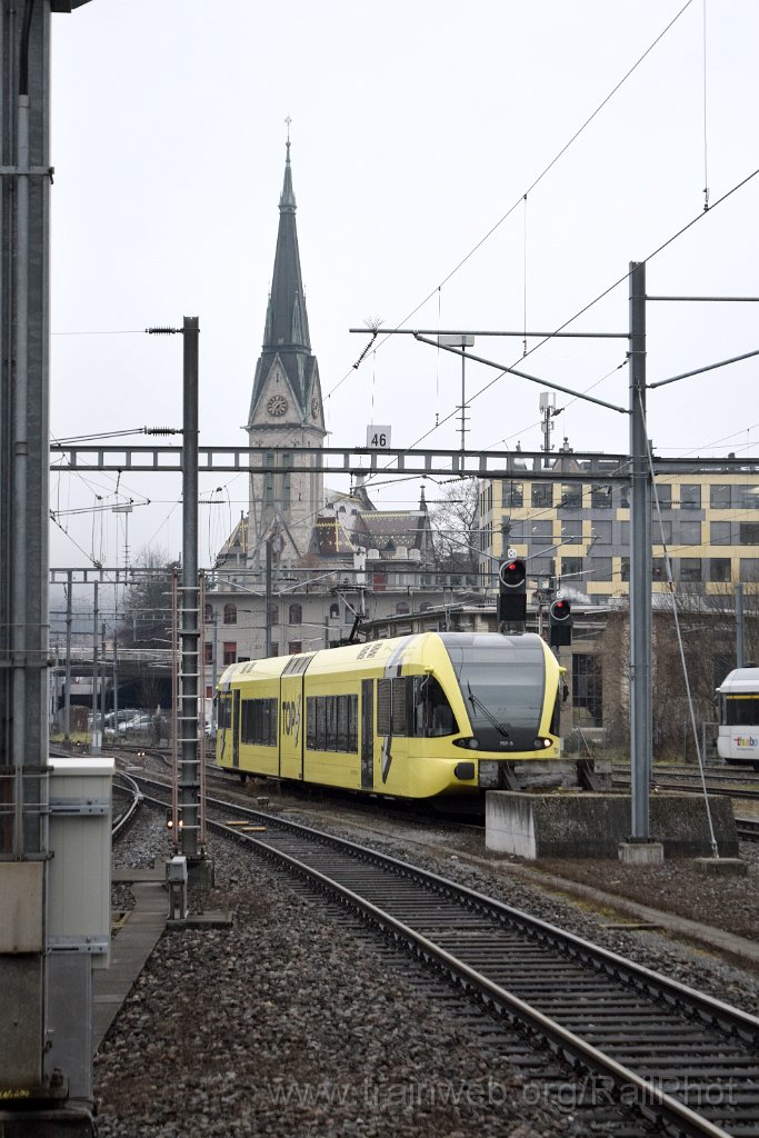 10147-0035-161225.jpg - Thurbo RABe 526.707-5 "Top Blitz" / St.Gallen HB 16.12.2025