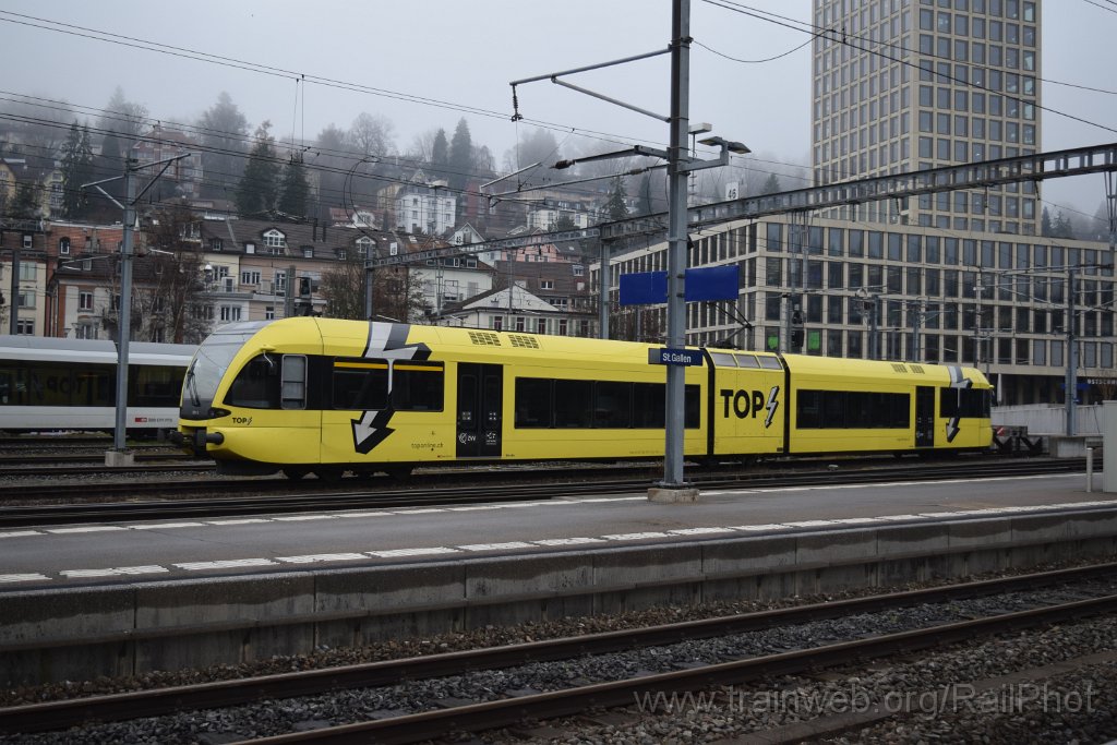 10147-0050-161225.jpg - Thurbo RABe 526.707-5 "Top Blitz" / St.Gallen HB 16.12.2025