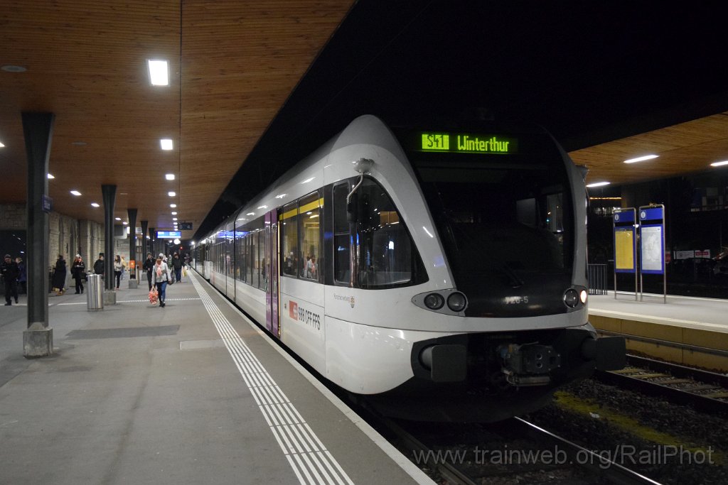 10149-0029-171225.jpg - Thurbo RABe 526.726-5 "Rorschacherberg / Rorschach" + RABe 526.745-5 "Stein am Rhein" / Bülach 17.12.2025