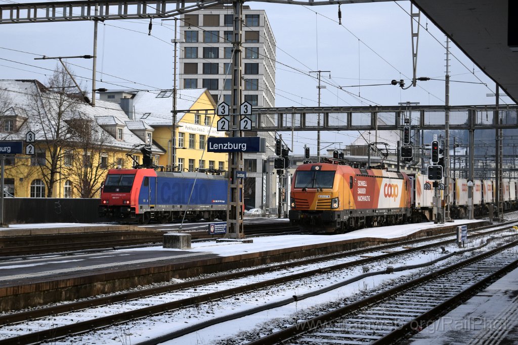 10164-0014-060126.jpg - SBB-CFF Re 484.017-9 + RailCare Rem 476.457-7 "Aargau" / Lenzburg 6.1.2026