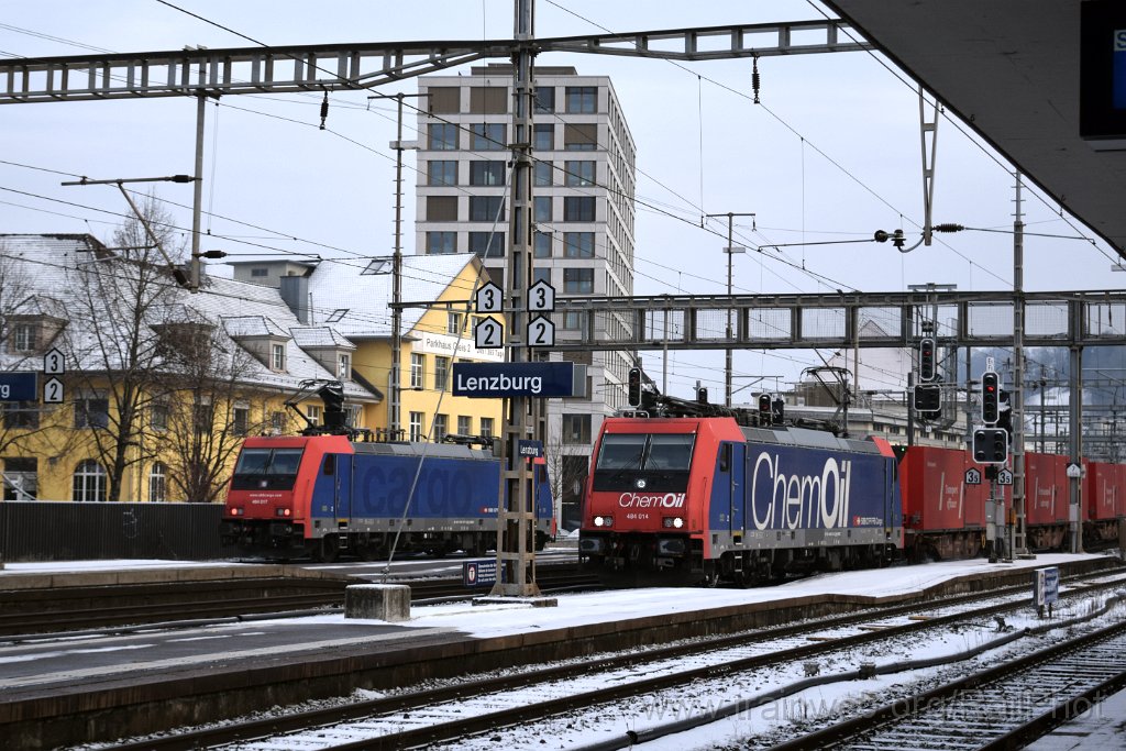 10164-0035-060126.jpg - SBB-CFF Re 484.017-9 + Re 484.014-6 "ChemOil" / Lenzburg 6.1.2026