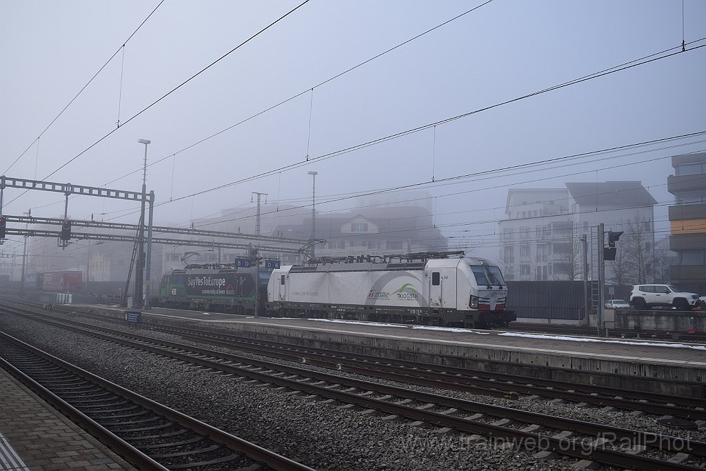 10175-0025-160126.jpg - TXL 7193.305 + ELL 193.278 "Say Yes to Europe" / Rotkreuz 16.1.2026