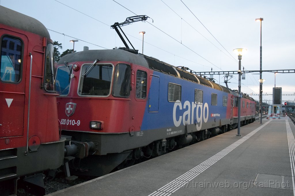 10239-0018-100326.jpg - SBB-CFF Re 620.010-9 "Spreitenbach" + Re 6/6 11637 "Sonceboz - Sombeval" / Bülach 10.3.2026