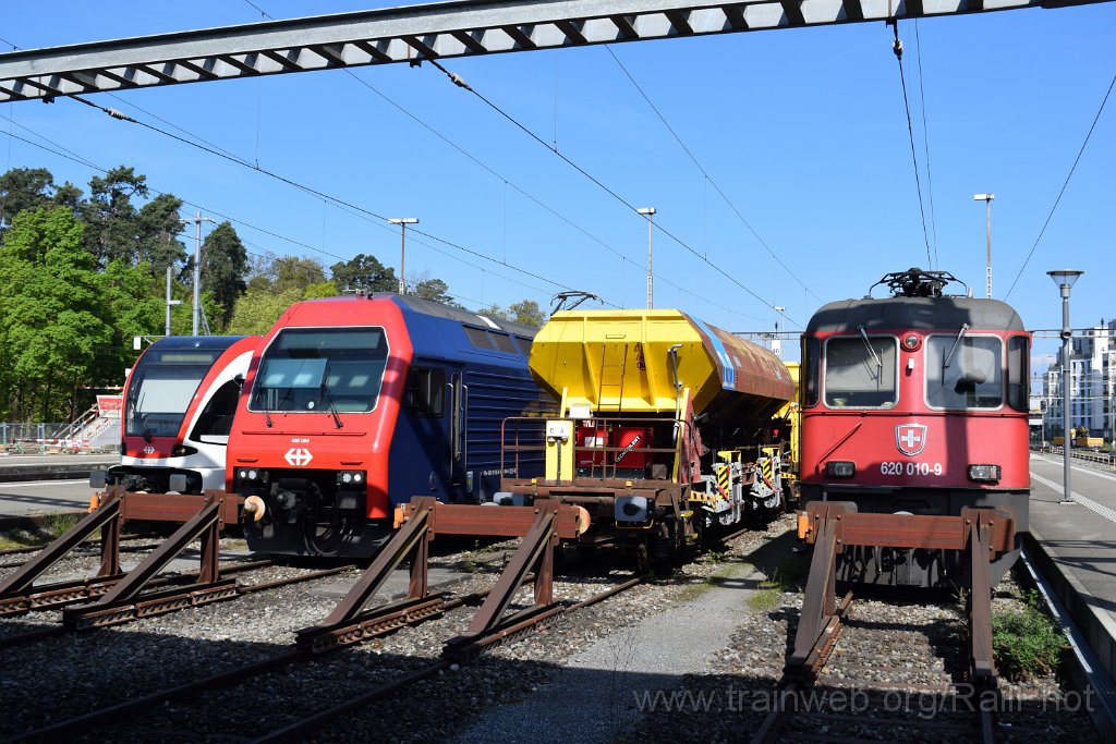 10273-0016-180426.jpg - SBB-CFF RABe 520.010 + Re 450.094-8 ''Hüntwangen'' + Re 620.010-9 ''Spreitenbach'' / Bülach 18.4.2026