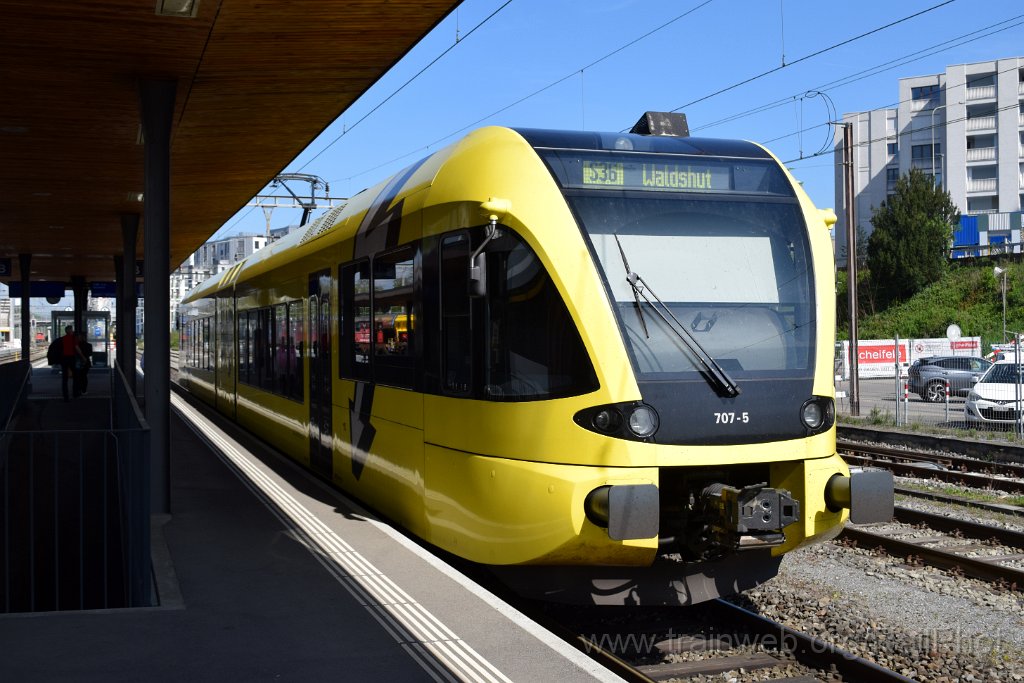 10274-0028-180426.jpg - Thurbo RABe 526.707-5 ''Top Blitz'' / Bülach 18.4.2026
