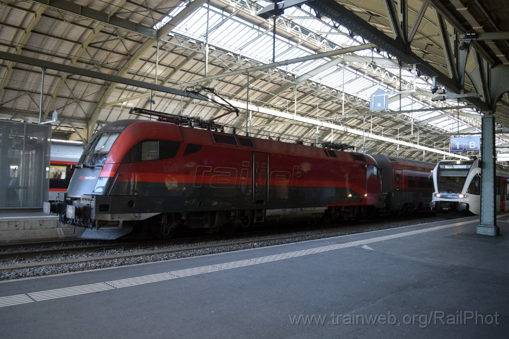 10410-0033-110826.jpg - ÖBB 1116.222 + Thurbo RABe 526.729-9 "Kanton Aargau" / St.Gallen HB 11.8.2026